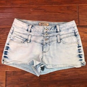 Blue Spice High Waisted Light Wash Jean Shorts. Size 7.